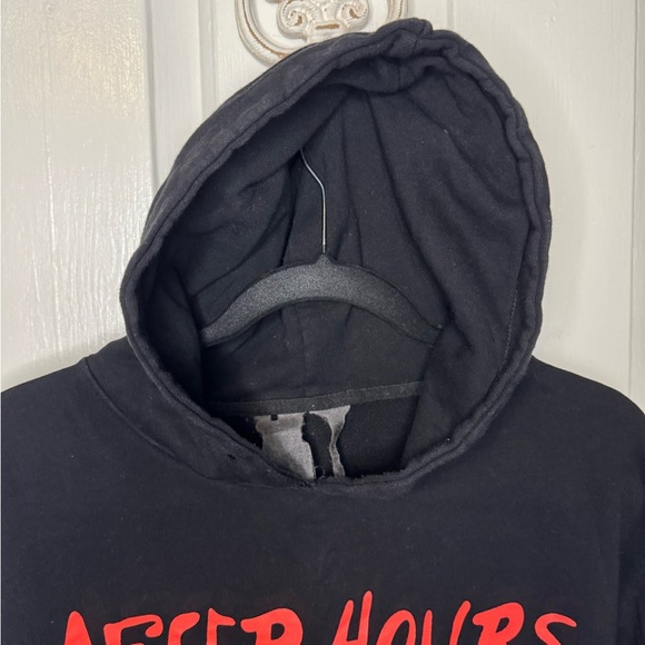 Vlone Men's Red and Black Hoodie siz 
Medium. - Picture 4 of 11